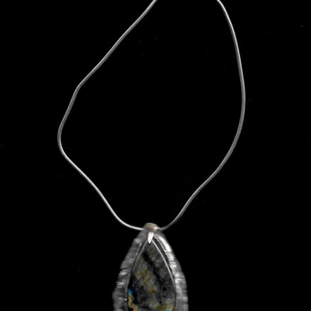 [OGU-TI-006 · Rainbow Tiger Flash Labradorite · Amulet]