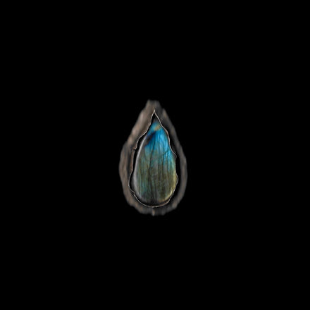 [OGU-TI-001 · Teal-Blue Labradorite · Amulet]